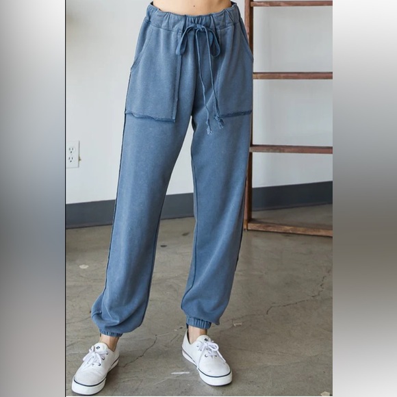 192 ❤️OLI & HALI MINERAL WASHED DRAW
STRING WAIST JOGGERS - Picture 1 of 6